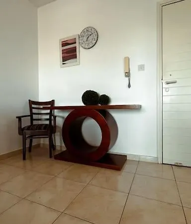 Sea Breeze Apartment *